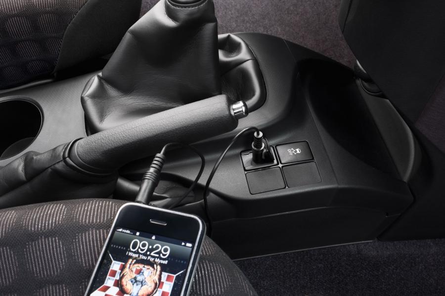  Toyota iQ 2008 года  (фото 132 из 225)